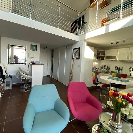 Luxueux Triplex Vue Mer 10Mn Du Port Et Plage Avec Garage דירה *